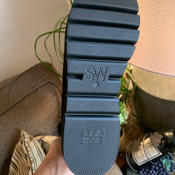 Authentic STUART WEITZMAN SOFT Genuine Shearling 10"H cozy boots - Picture 4 of 15